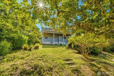 Perched on a quiet South Hill lane, this timeless Mid-Century - photo 32