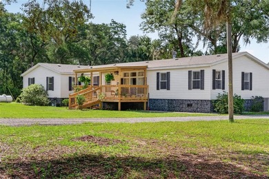 Welcome to this beautiful 5-bedroom, 3-bathroom home, offering - photo 3