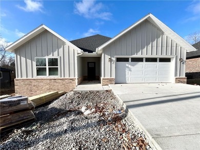 Lake Loch Lomond Home For Sale in Bella Vista Arkansas