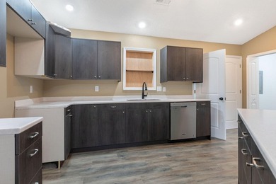 Move-in ready 3BR/3BA ranch in Kirbyville, approx. 1,800 SF, all - photo 7