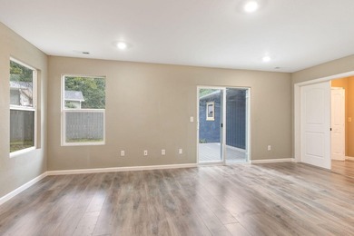 Move-in ready 3BR/3BA ranch in Kirbyville, approx. 1,800 SF, all - photo 10
