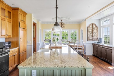 Elegant Montauk Retreat With Sunset Water Views. Privately set - photo 12
