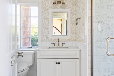 Elegant Montauk Retreat With Sunset Water Views. Privately set - photo 21