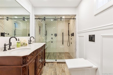 Elegant Montauk Retreat With Sunset Water Views. Privately set - photo 24