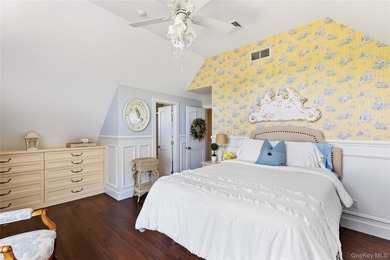 Elegant Montauk Retreat With Sunset Water Views. Privately set - photo 28