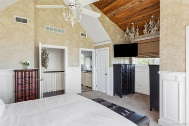 Elegant Montauk Retreat With Sunset Water Views. Privately set - photo 33