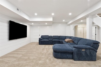 Elegant Montauk Retreat With Sunset Water Views. Privately set - photo 35