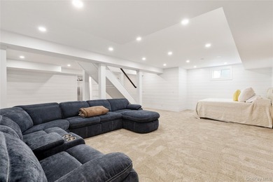 Elegant Montauk Retreat With Sunset Water Views. Privately set - photo 36