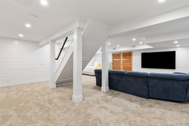 Elegant Montauk Retreat With Sunset Water Views. Privately set - photo 37