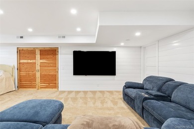 Elegant Montauk Retreat With Sunset Water Views. Privately set - photo 38