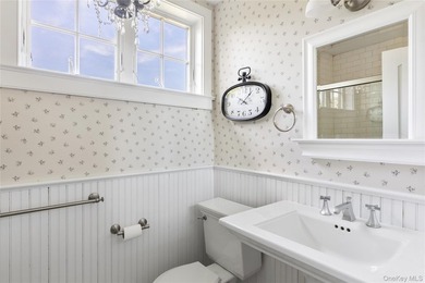 Elegant Montauk Retreat With Sunset Water Views. Privately set - photo 40