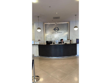 Beautiful 1 bed and one and a half bath, upgraded unit , Awesome - photo 1