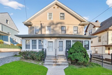 Semi attached property...Welcome to 17 Mount Joy Place in New - photo 1
