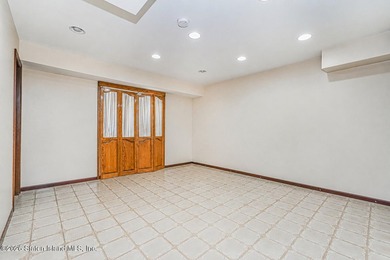Welcome to 833 Rensselaer Avenue, a spacious semi-attached home - photo 20