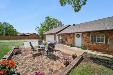Beautiful 1 owner home on well groomed acreage complete with - photo 31