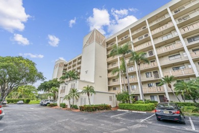 (private lake, pond, creek) Condo For Sale in Delray Beach Florida