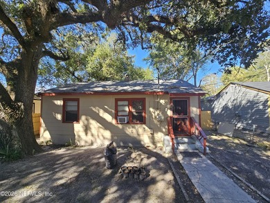 This 1203 square foot single family home has 3 bedrooms and 1.0 - photo 2