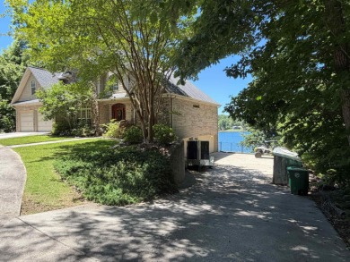 Minimal Steps to Water! Boat Launch & Boat Storage! Exceptional - photo 3