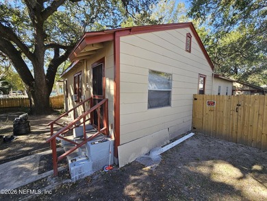 This 1203 square foot single family home has 3 bedrooms and 1.0 - photo 5