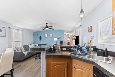 Beautiful and cozy 3-bedroom mobile home located in the highly - photo 8