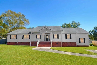 (private lake, pond, coastal) Home For Sale in Moncks Corner South Carolina