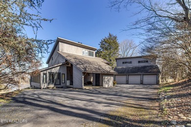 Watts Bar Lake Home For Sale in Loudon Tennessee