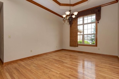 Priced below market value and ready to move into this immaculate - photo 6