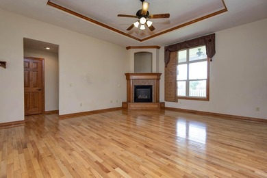 Priced below market value and ready to move into this immaculate - photo 7