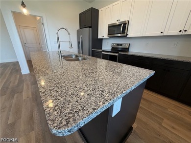 Price improvement!!New Construction 3 bedroom plus Den, 3 full - photo 5