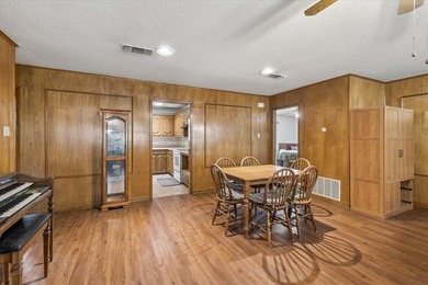 Charming Lakefront Home. Fish right out your back door or enjoy - photo 6