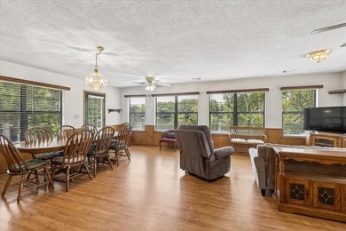 Charming Lakefront Home. Fish right out your back door or enjoy - photo 10