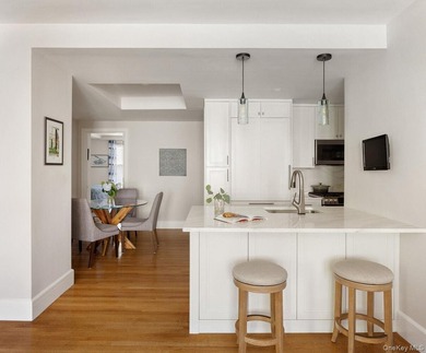 A rare opportunity to own a beautifully renovated three-bedroom - photo 2