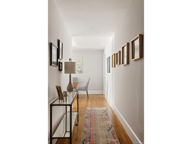 A rare opportunity to own a beautifully renovated three-bedroom - photo 6