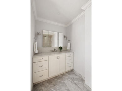 A rare opportunity to own a beautifully renovated three-bedroom - photo 8