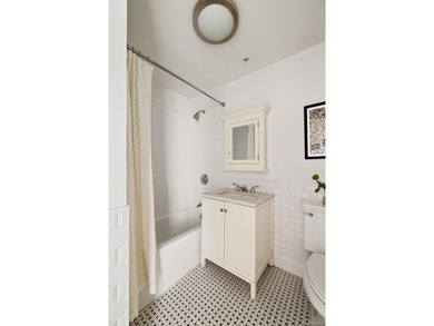 A rare opportunity to own a beautifully renovated three-bedroom - photo 10