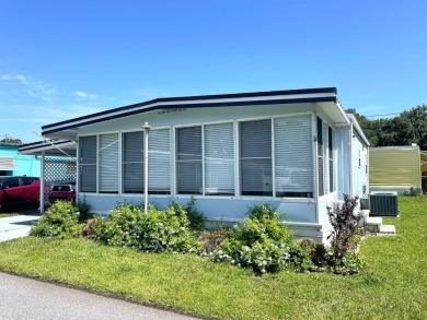 Lake Home For Sale in Leesburg, Florida