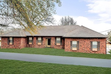 Lake Windsor Home For Sale in Bella Vista Arkansas