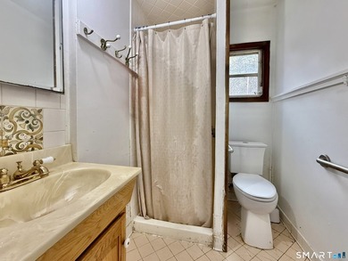Welcome to this charming and cozy bungalow nestled in the heart - photo 12