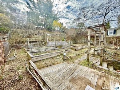 Welcome to this charming and cozy bungalow nestled in the heart - photo 15