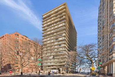 Lake Condo For Sale in Chicago, Illinois