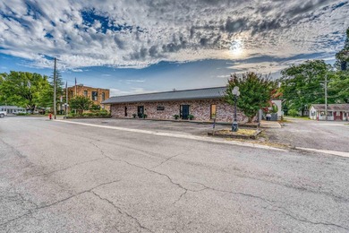 Prime Downtown Clinton Investment Opportunity! This beautifully - photo 3
