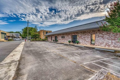 Prime Downtown Clinton Investment Opportunity! This beautifully - photo 4