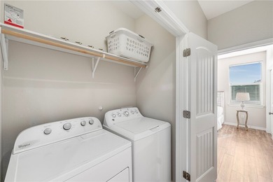 Well decorated two bedroom three bathroom townhome that sleeps - photo 12