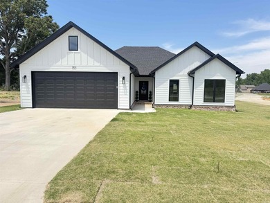 Reynolds Park Lake Home For Sale in Paragould Arkansas