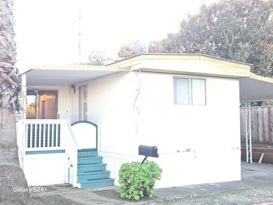 2 bedroom, 1 bathroom mobile home with an expando. Located in - photo 1