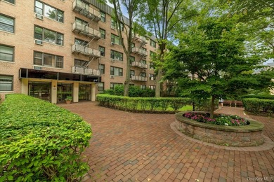 Welcome to this Beautiful, Fully Renovated 1 Bedroom Co-Op with - photo 1