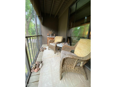 Welcome home to easy living in Edina West. This is a perfect - photo 11