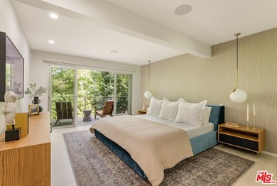 Located in the coveted Santa Monica Canyon, this reimagined - photo 14