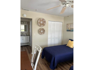 Beautifully updated third floor condo in the heart of Palm Beach - photo 14