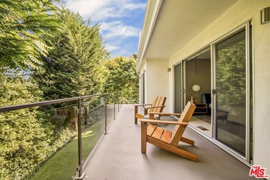 Located in the coveted Santa Monica Canyon, this reimagined - photo 15